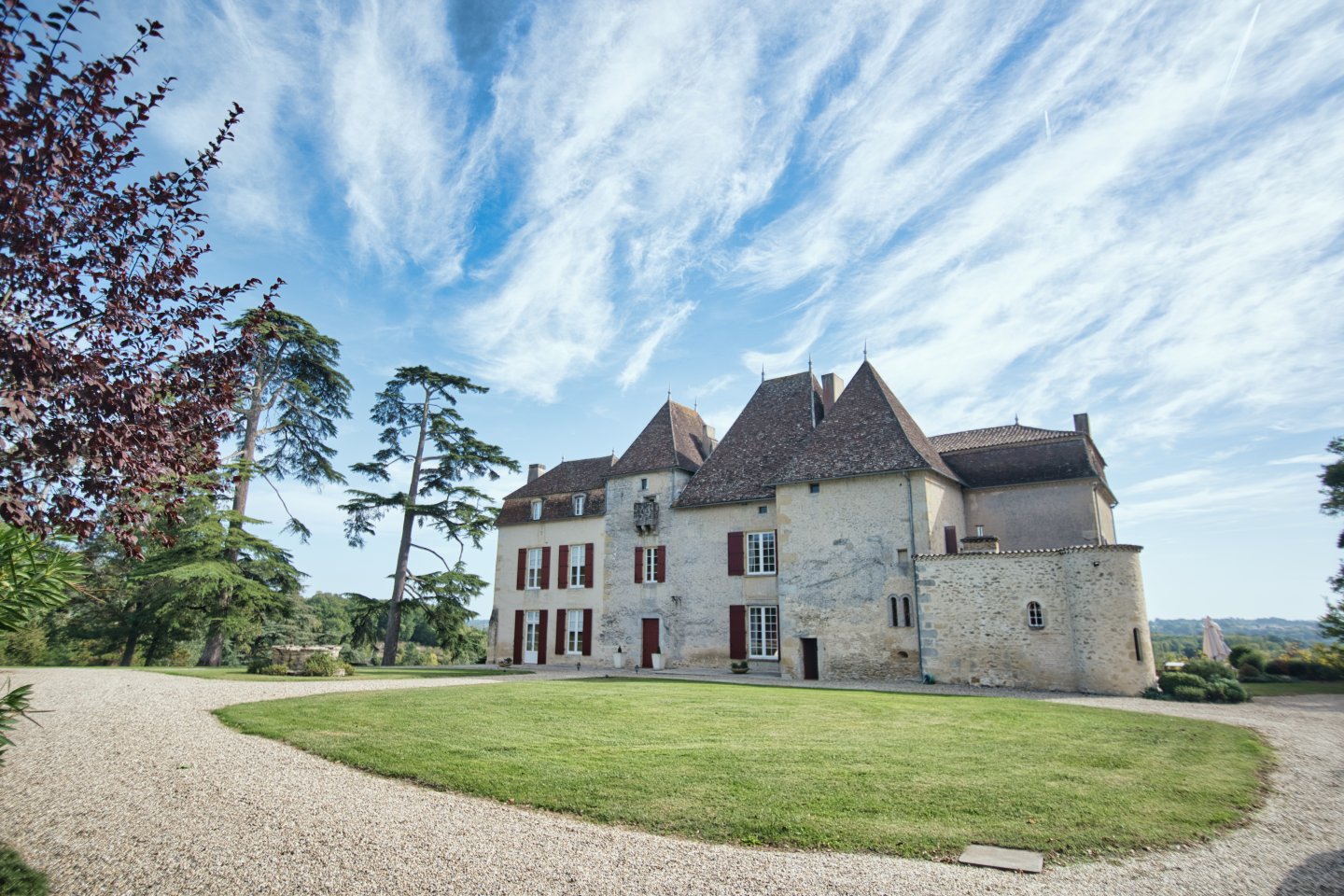 HISTORIC CASTLE WITH ITS WOODED PARK OF MORE THAN 9 HECTARES AND A BREATHTAKING VIEW OF THE LANDSCAPE