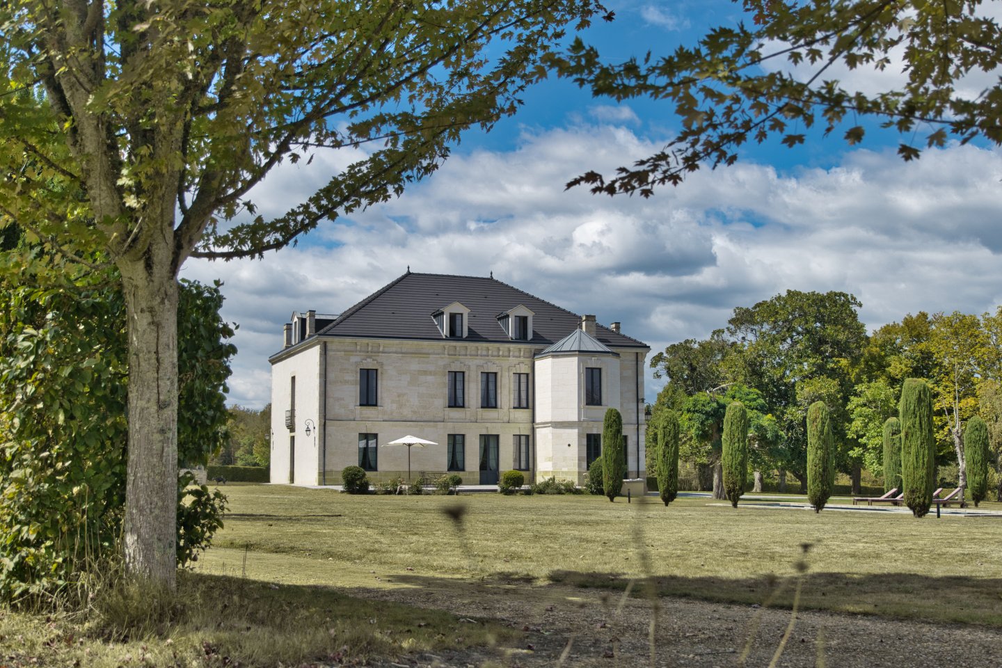 NAPOLEON III CHÂTEAU WITH 7.4 HA, 2 GÎTES, STABLES AND 3 SWIMMING POOLS